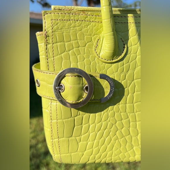 Vintage lime green leather handbag with silver details - Picture 6 of 17